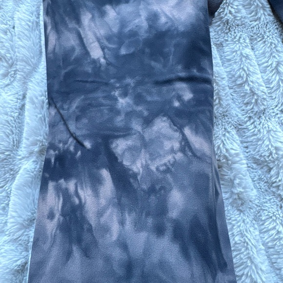 Lululemon Tie-Dye Leggings Size 10 - Picture 5 of 7